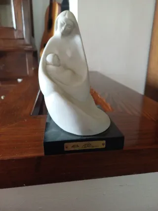 Statuina Madonna con Bambino in pietra