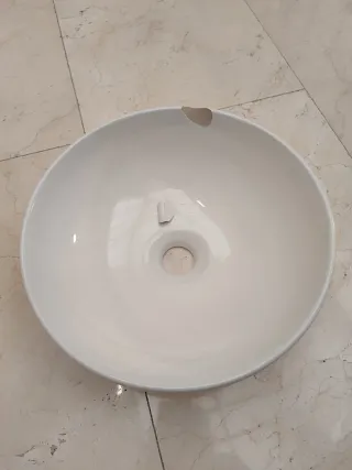 Lavabo de porcelana sobre encimera