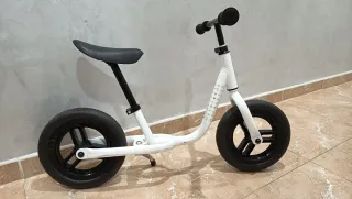 Bicicleta infantil blanca