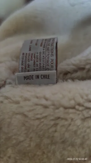 Fino/exclusivo abrigo de cuero de oveja.