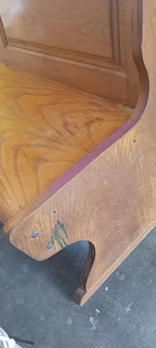 Banco de madera antiguo para restaurar