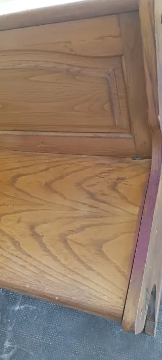 Banco de madera antiguo para restaurar