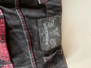 Vaqueros cortos Grimey Wear negros y rojos