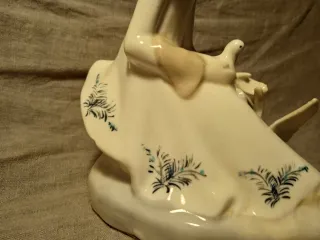 FIGURA VINTAGE DE PORCELANA. AÑOS 7