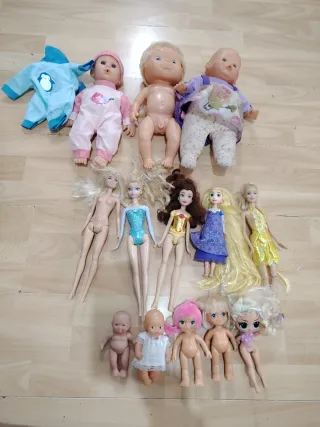 Lote de muñecas variadas