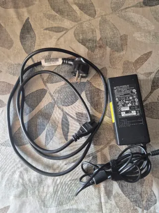 Cargador para portatil Delta Electronics