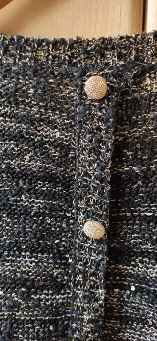 Jersey negro con brillos dorados