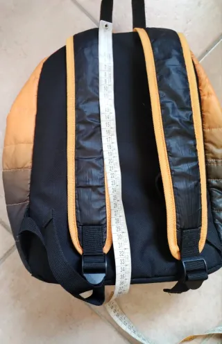 Zaino imbottito arancione e nero