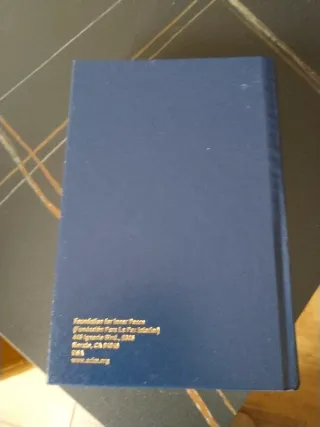 UN CURSO DE MILAGROS LIBRO