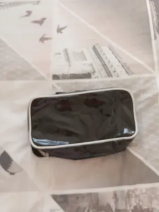 Neceser PINAUD negro y morado