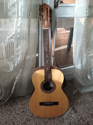 Chitarra acustica classica