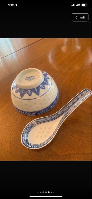 Ciotola cinese in porcellana con cucchiaio