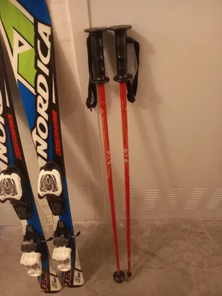 Esquis y botas de esquí Lange rojas