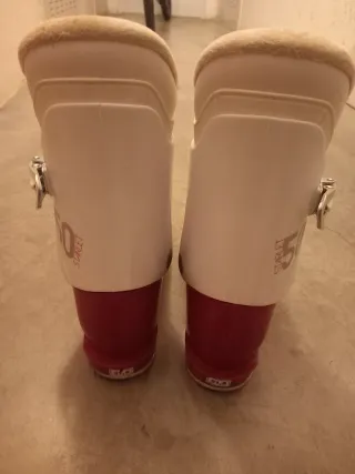 Esquis y botas de esquí Lange rojas