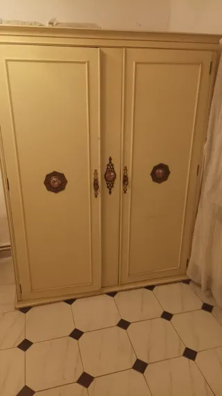 Mueble tocador vintage beige y dorado