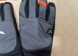 Guantes Salewa muy abrigados.