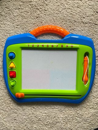 Pizarra infantil magnética con accesorios