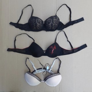 Tre reggiseni donna come da foto