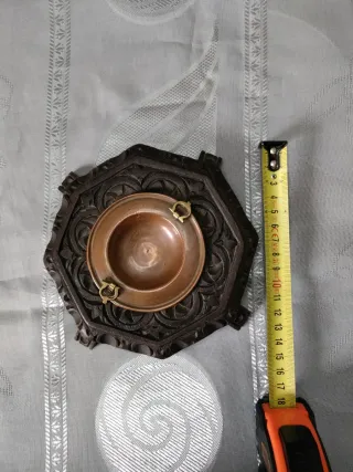 Antiguo brasero madera tallada y cobre
