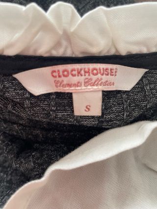 Jersey gris con volante blanco