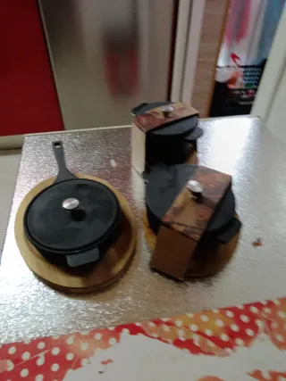 Set di 3 pentole in ferro battuto mai usate