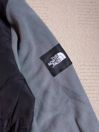 The North Face Forro Polar Negro y Gris