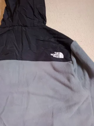 The North Face Forro Polar Negro y Gris
