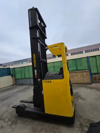 Carretilla retráctil Hyster