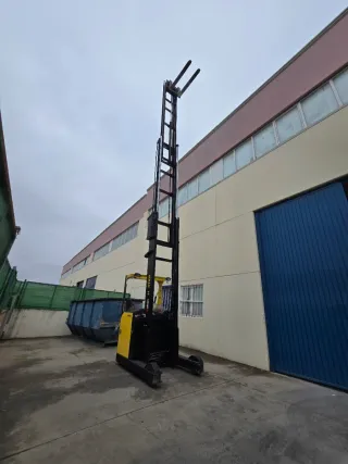 Carretilla retráctil Hyster