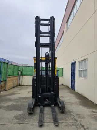 Carretilla retráctil Hyster