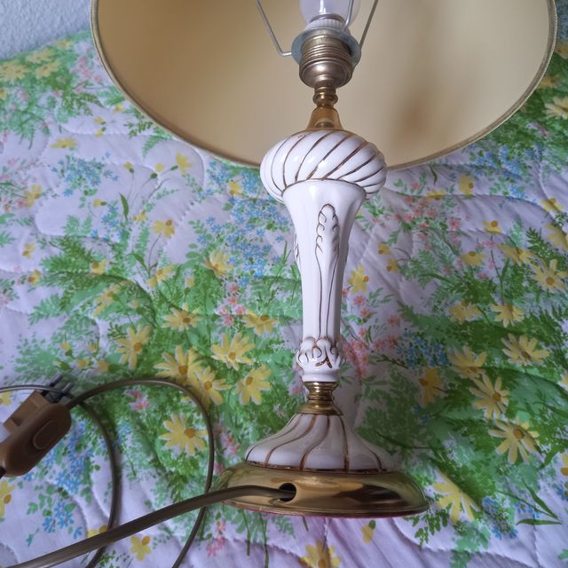 Lámpara de mesa vintage porcelana y oro