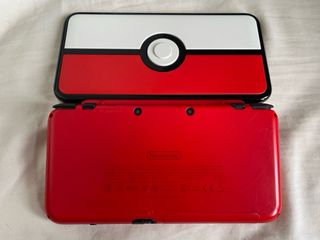 Nintendo 2DS XL Poké Ball Edition