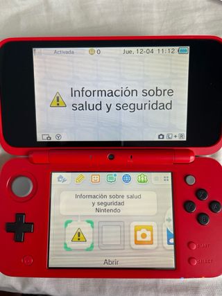 Nintendo 2DS XL Poké Ball Edition