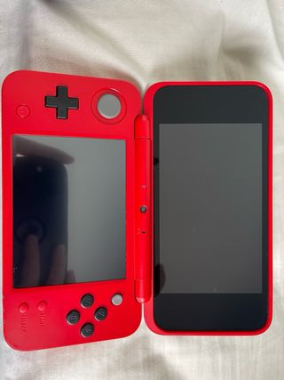 Nintendo 2DS XL Poké Ball Edition