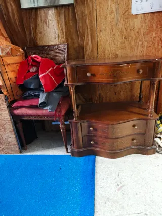 Mueble de madera con cajones