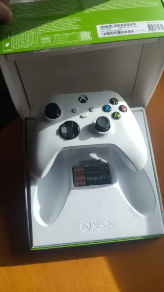 Mando Xbox Robot White