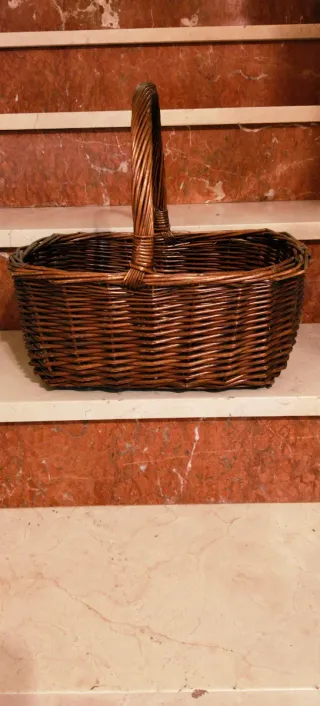 CESTA DE MIMBRE CON ASA.