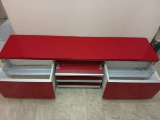Mueble bajo rojo Ikea