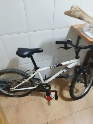 Bicicleta BMX Rockrider blanca
