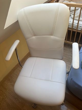 Silla de oficina blanca