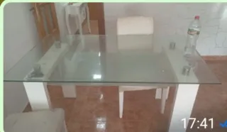 Tavolo da pranzo in vetro e legno