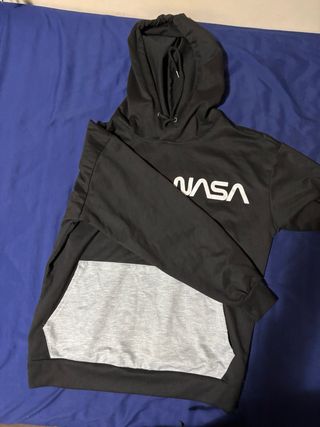 Felpa con cappuccio NASA nera e grigia