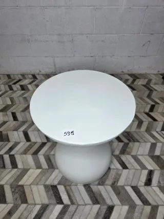 Mesita auxiliar blanca minimalista