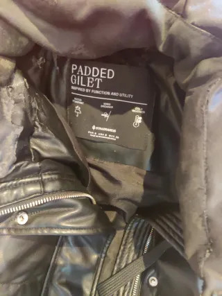 Chaleco acolchado negro Stradivarius