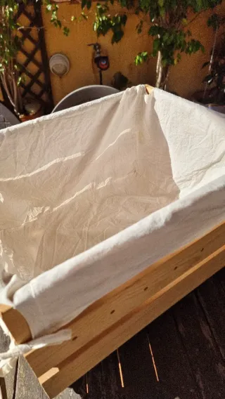 Cajón de madera con ruedasNO REGATEOS