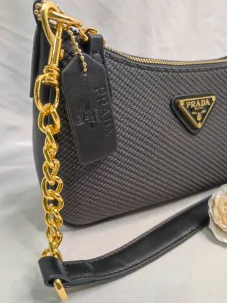Bolso Prada Negro y Dorado