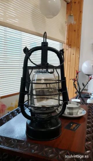 Antiguo Farol de Petróleo Negro