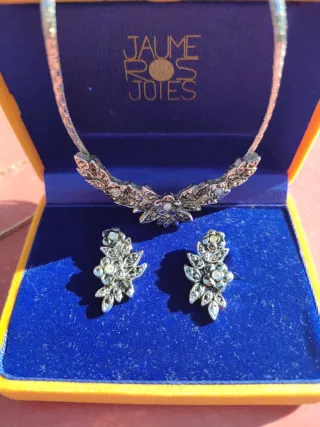 Conjunto gargantilla y pendientes.