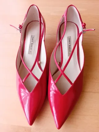 Zapatos de vestir rojos, tacón de 4cm (Zara)