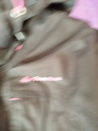 Chaqueta deportiva mujer Quechua negra y rosa